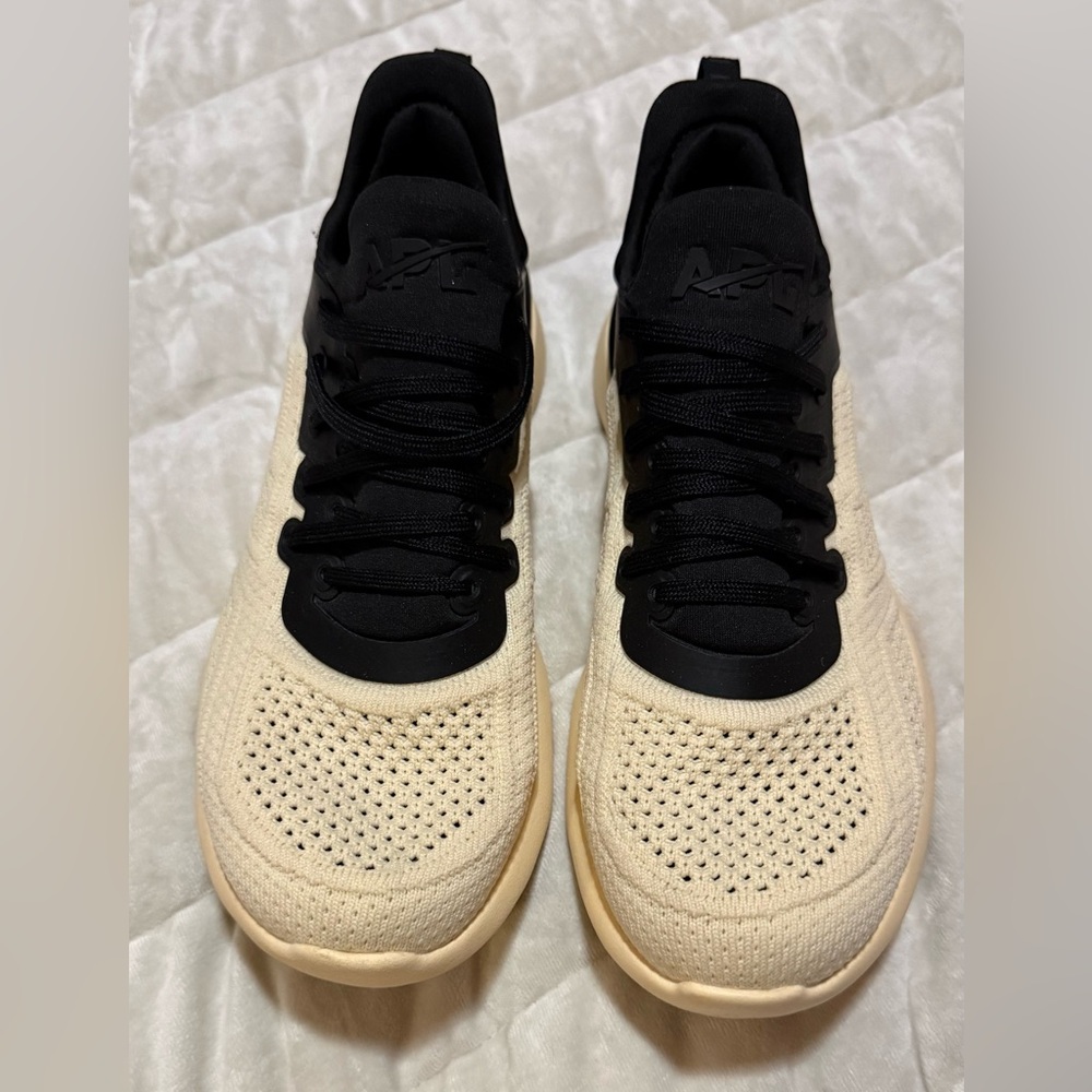 Like NEW Women’s APL TechLoom Tracer Sneaker in Black/Parchment/White - Size 7